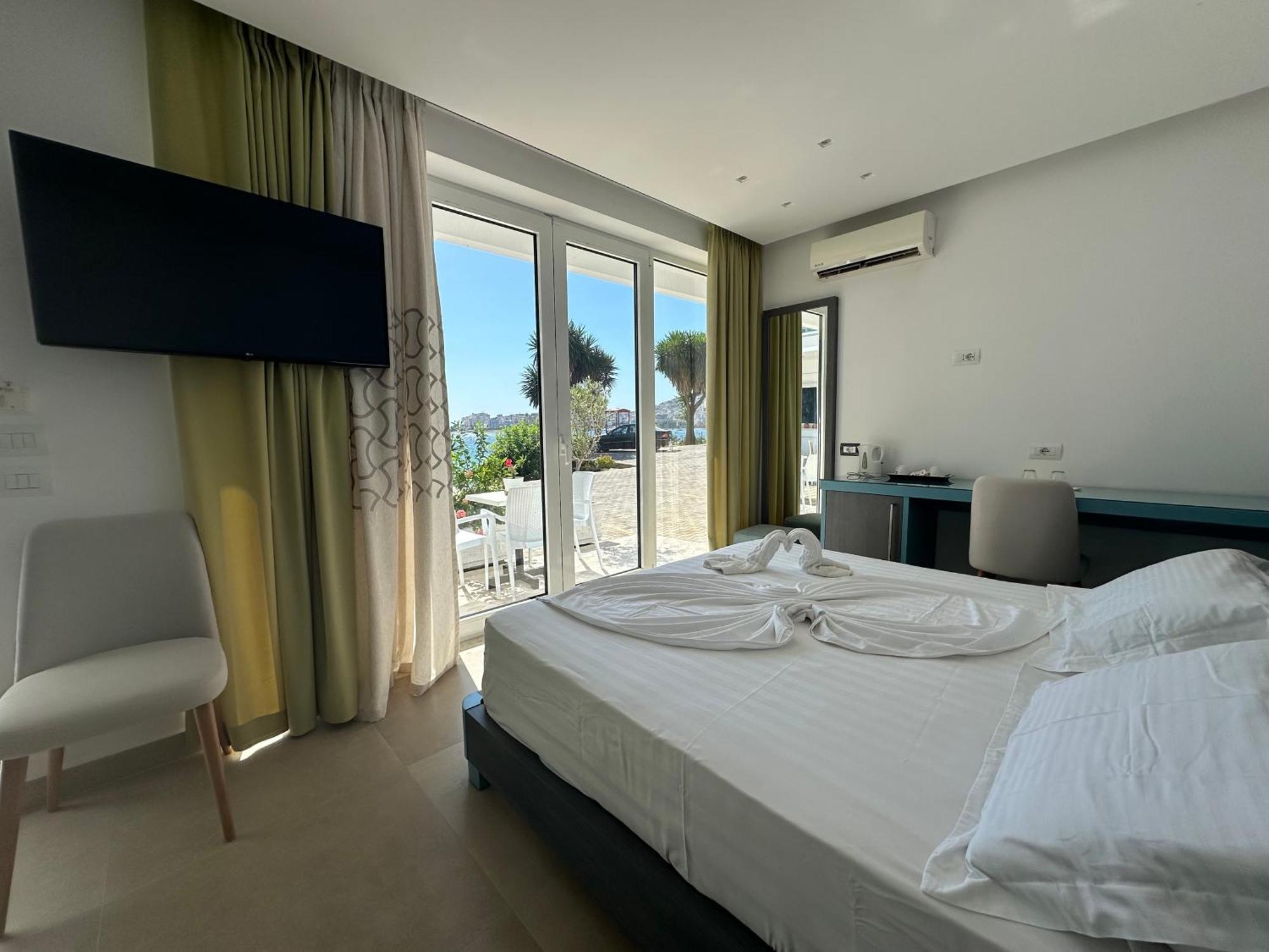 Hotel Delfini Sarande Exterior photo