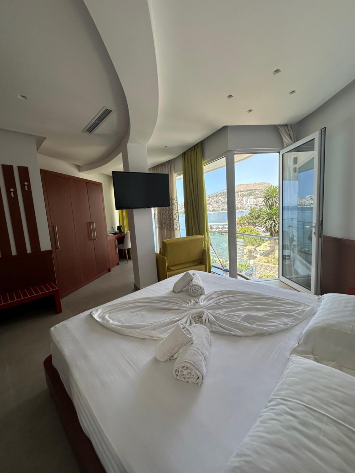 Hotel Delfini Sarande Exterior photo