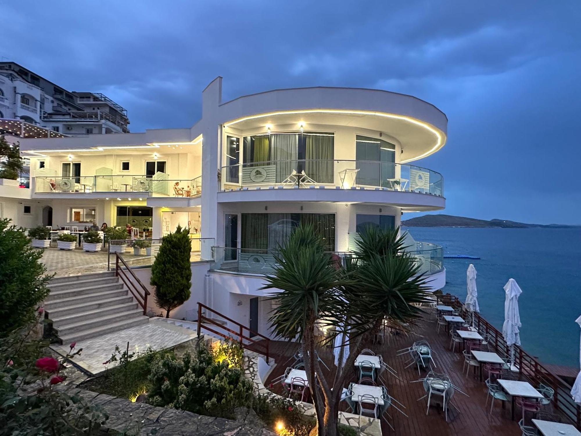 Hotel Delfini Sarande Exterior photo