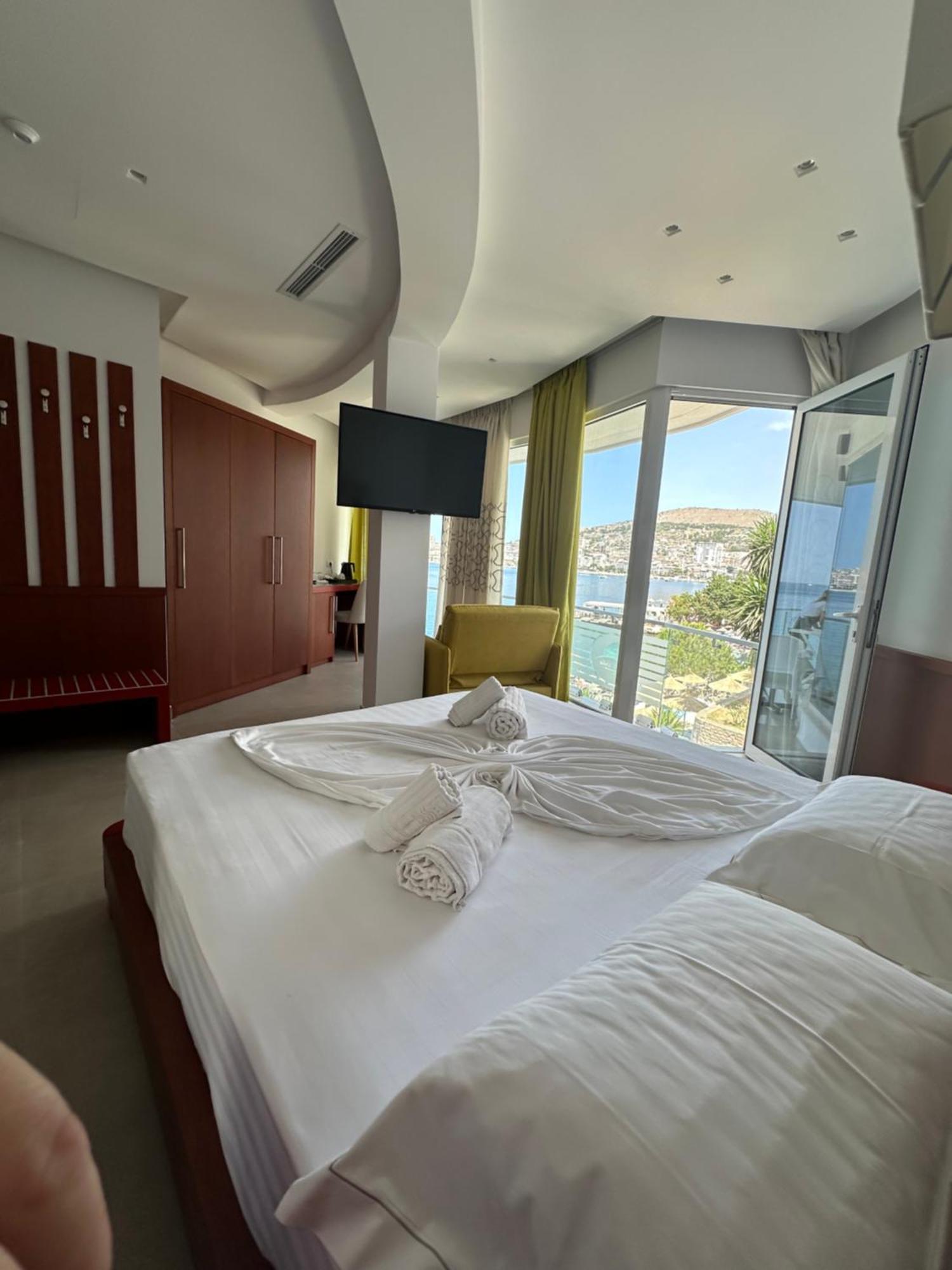 Hotel Delfini Sarande Exterior photo