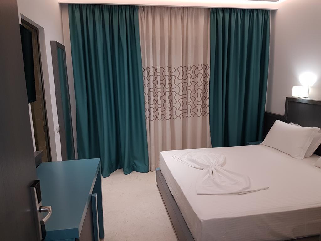 Hotel Delfini Sarande Exterior photo
