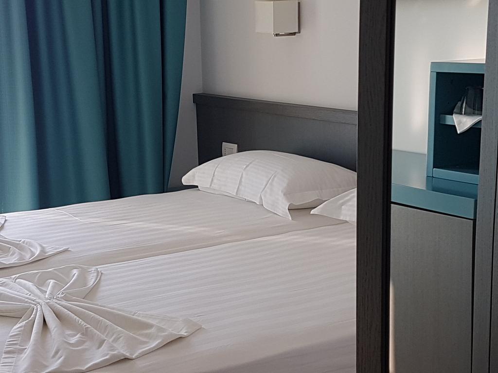 Hotel Delfini Sarande Exterior photo