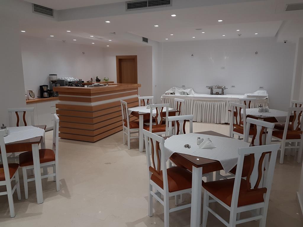 Hotel Delfini Sarande Exterior photo