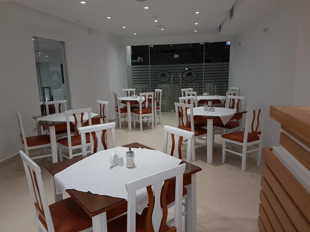 Hotel Delfini Sarande Exterior photo