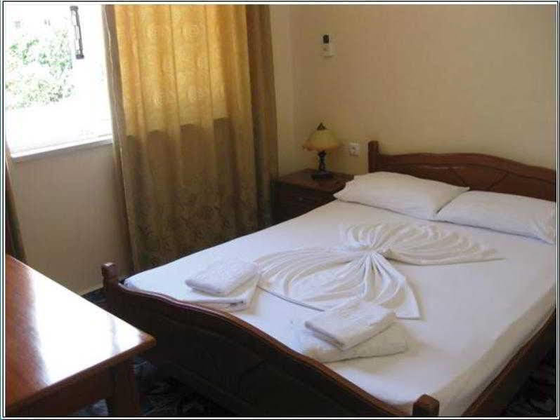Hotel Delfini Sarande Exterior photo