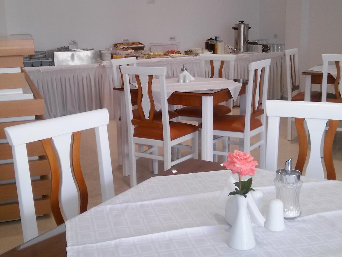 Hotel Delfini Sarande Exterior photo